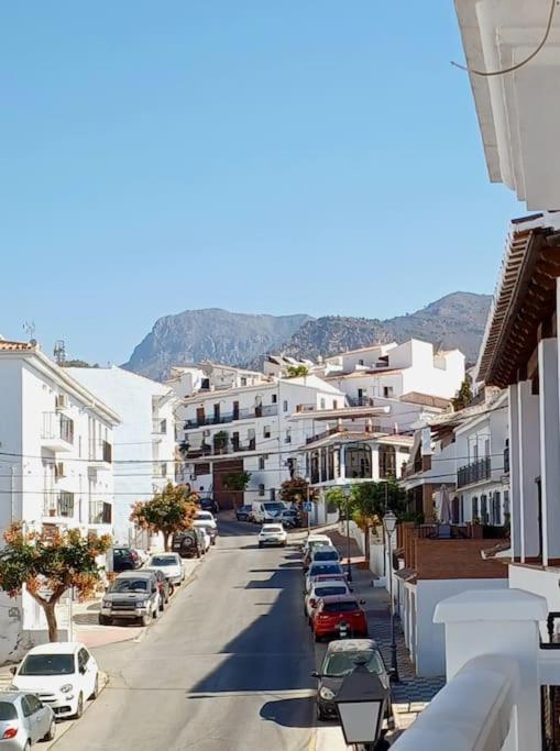 Limerencia: Tu Hogar En Este Blanco Pueblo Frigiliana Exterior photo